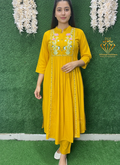 Cotton Kurta Pant Set With Floral Thread Work