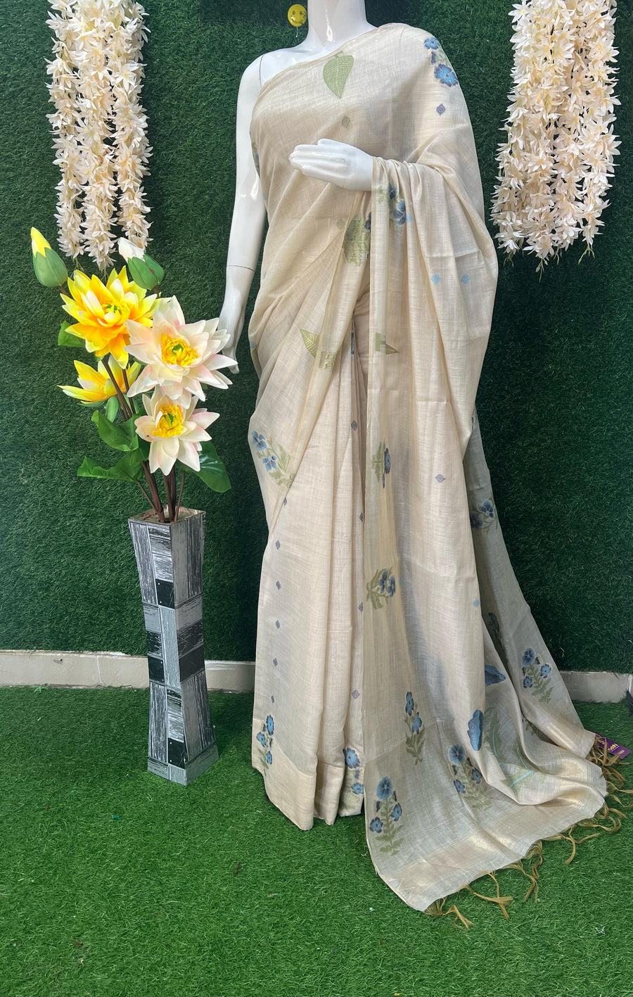 Sharnaya Cotton Saree with Floral Print