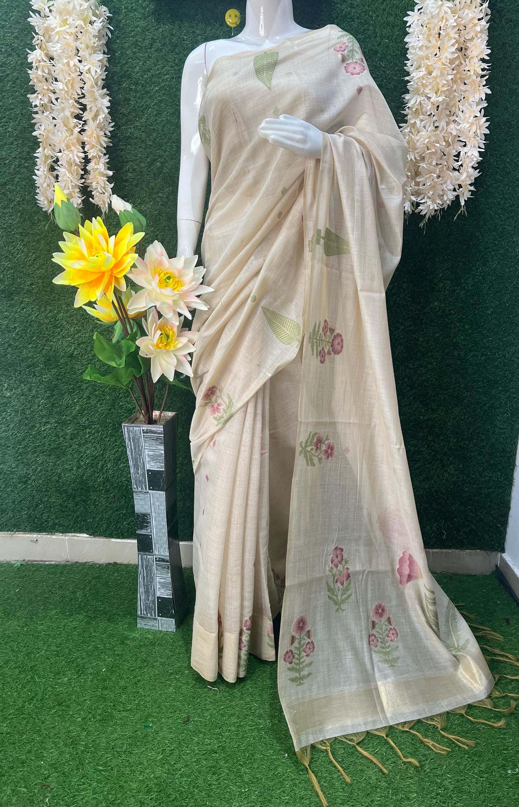 Sharnaya Cotton Saree with Floral Print