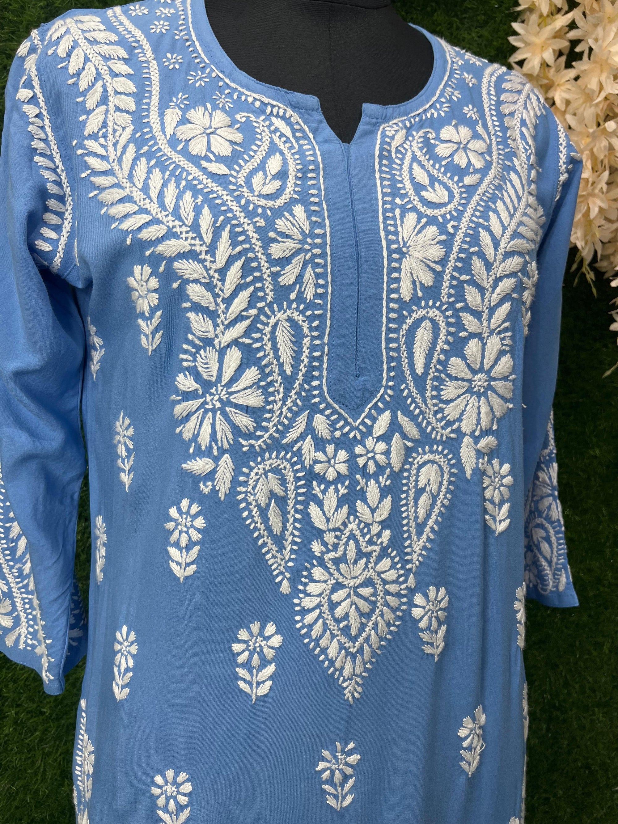 Lucknowi Chikankari Reyon Kurti