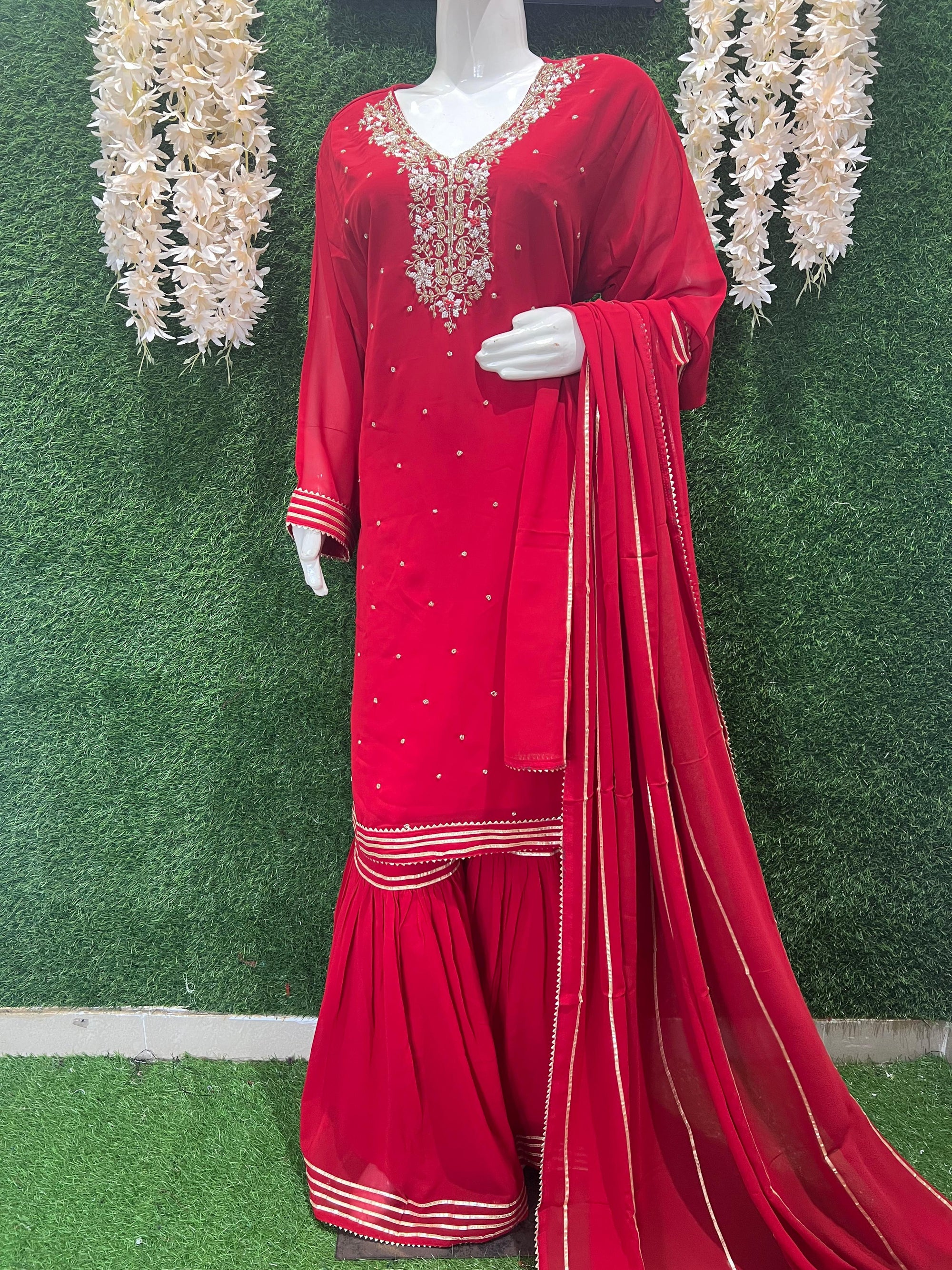 Exquisite Hand-Embroidered Gharara Ensemble with Dupatta – Festive & Occasion Wear