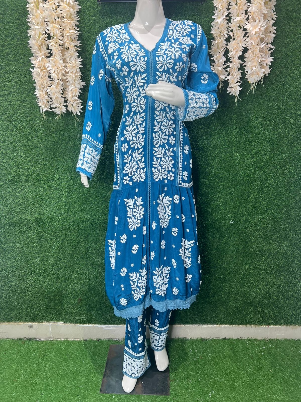 Crape Lucknowi Chikankari Co-Ord Set with Thread Work & Ombre Shade