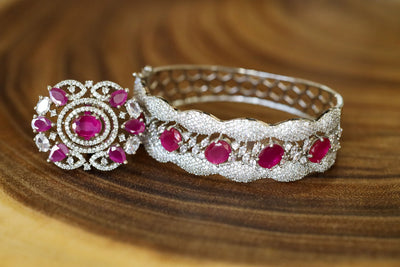 Victoria ad bracelet-ring combo