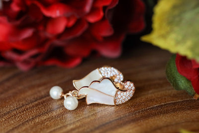 Diva swan mop earrings