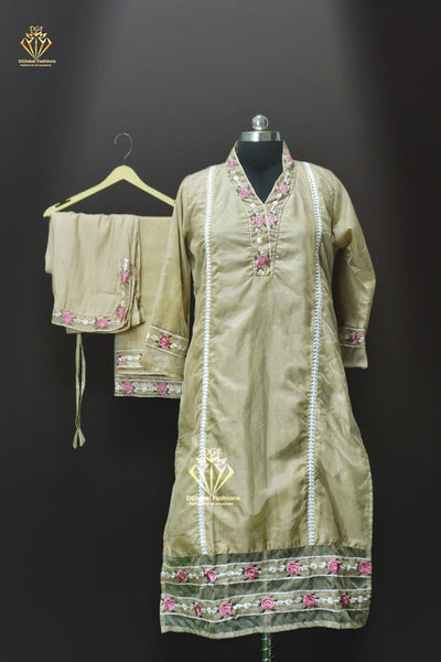 Cotton Silk Kurta pants & Dupatta set with resham embroidered organza patch and lace work