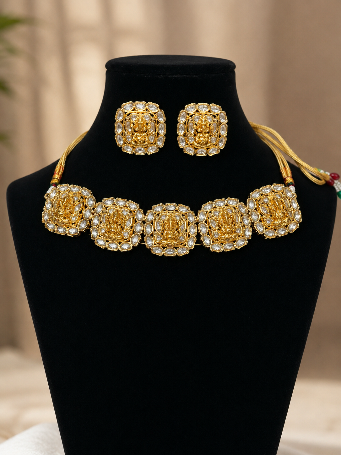Kundan Choker Necklace Set with Matching Earrings