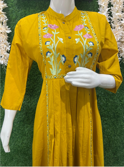 Cotton Kurta Pant Set With Floral Thread Work