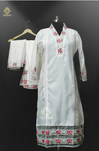 Cotton Silk Kurta pants & Dupatta set with resham embroidered organza patch and lace work