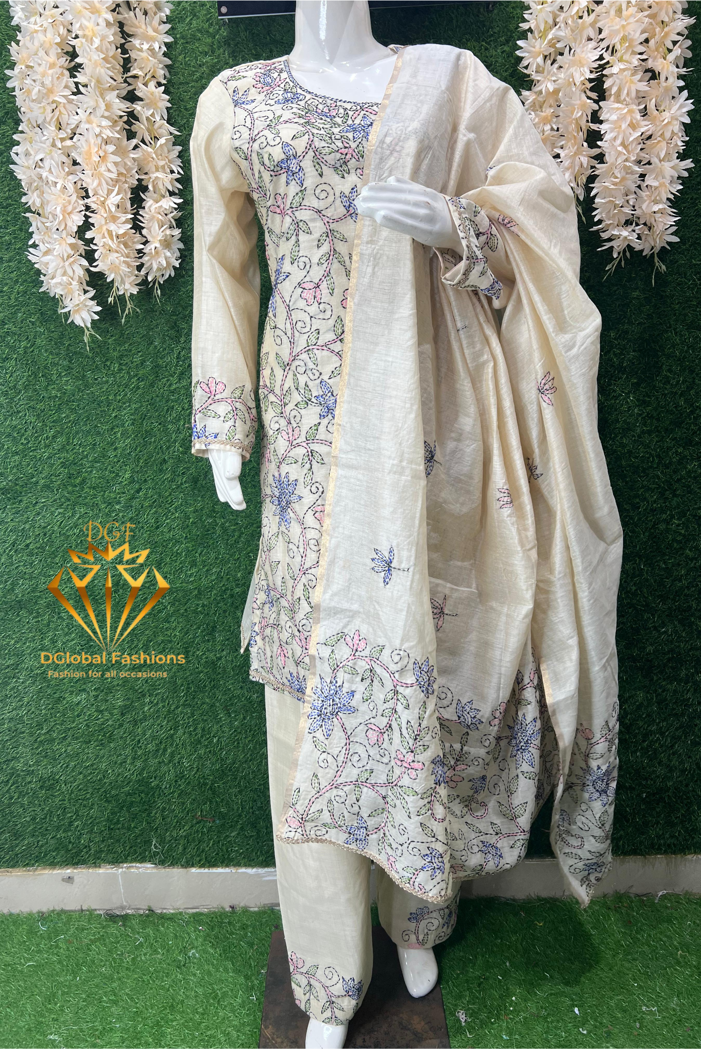 Elegant Kantha Embroidered Suit Set with Dupatta – Traditional Ethnic Wear
