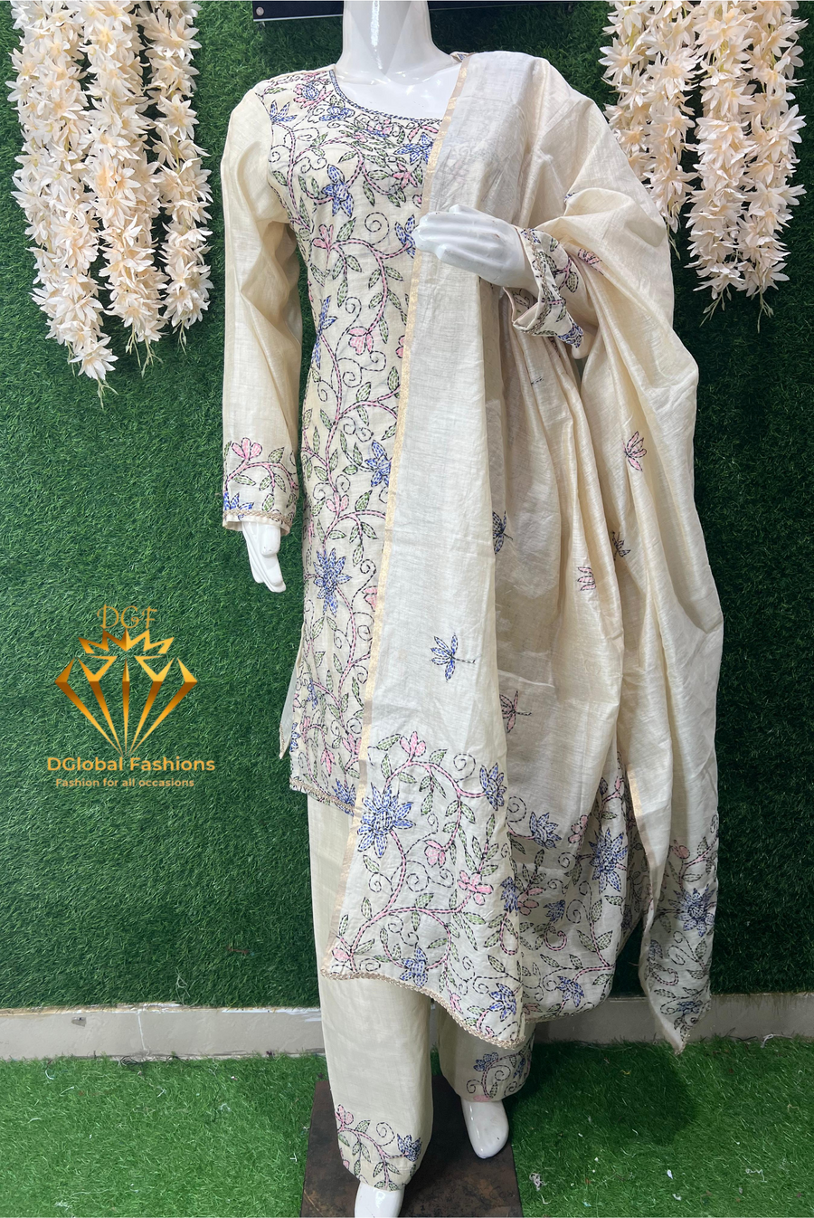 Elegant Kantha Embroidered Suit Set with Dupatta – Traditional Ethnic Wear