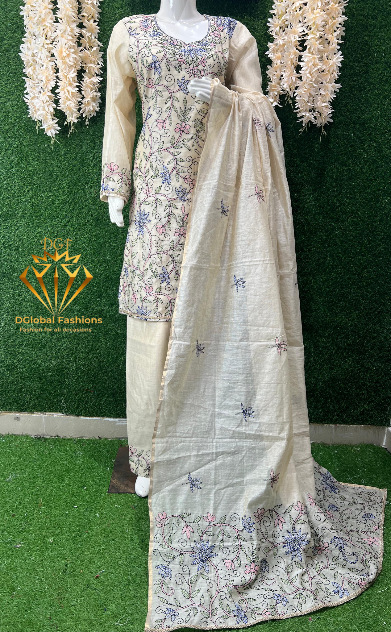 Elegant Kantha Embroidered Suit Set with Dupatta – Traditional Ethnic Wear