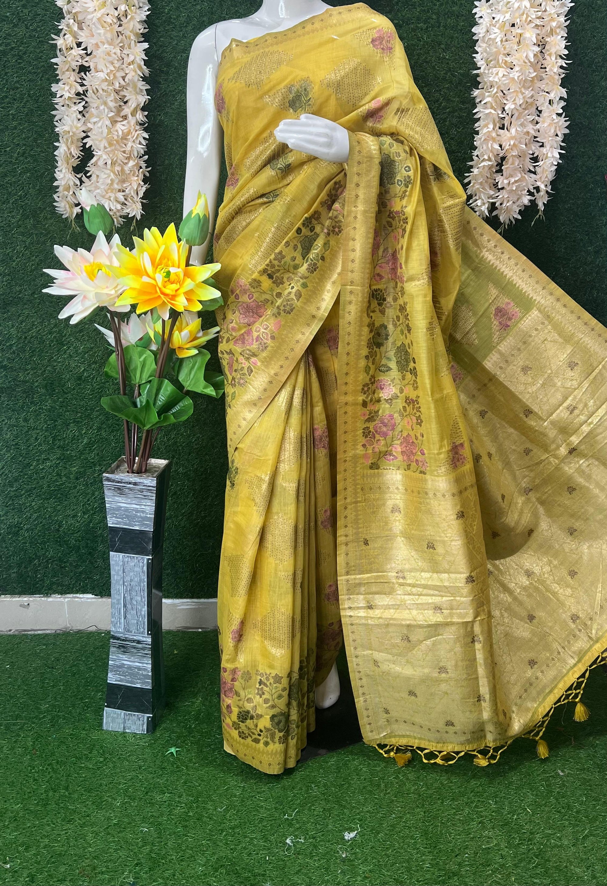 Banarasi Saree with Floral and Zari Weaving