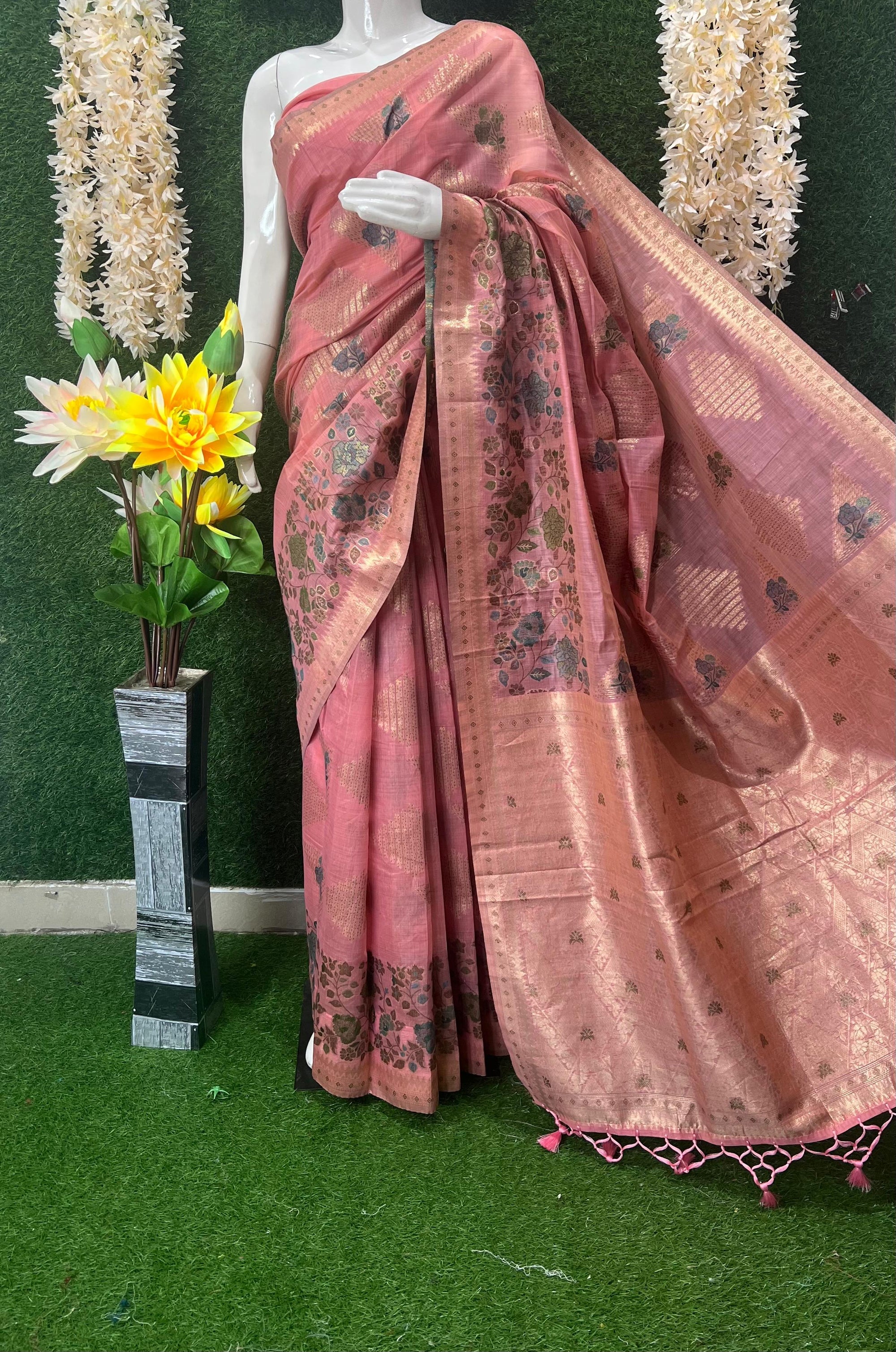 Banarasi Saree with Floral and Zari Weaving