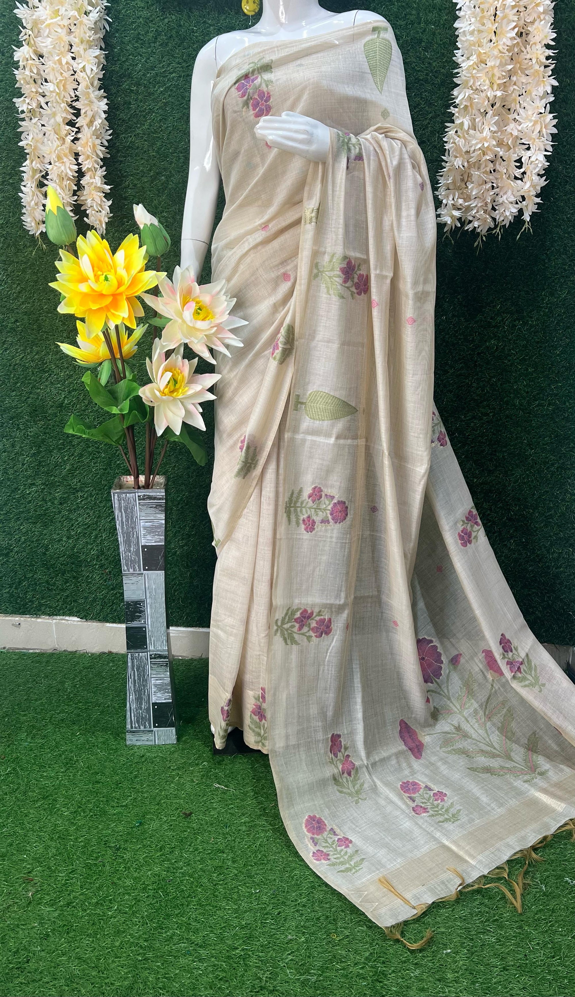 Sharnaya Cotton Saree with Floral Print