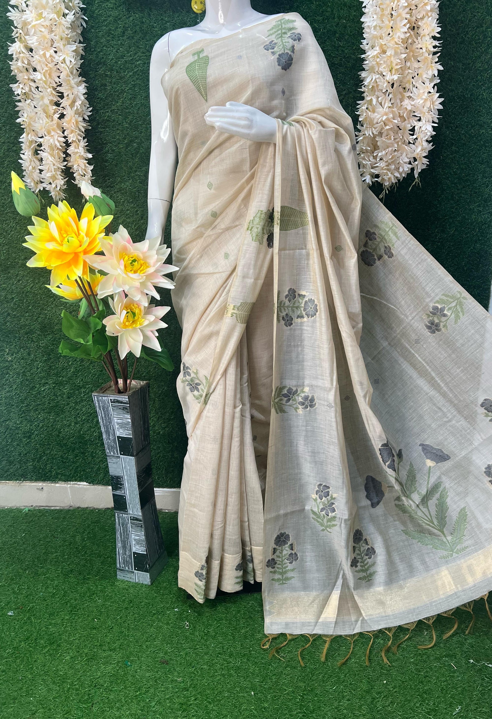 Sharnaya Cotton Saree with Floral Print