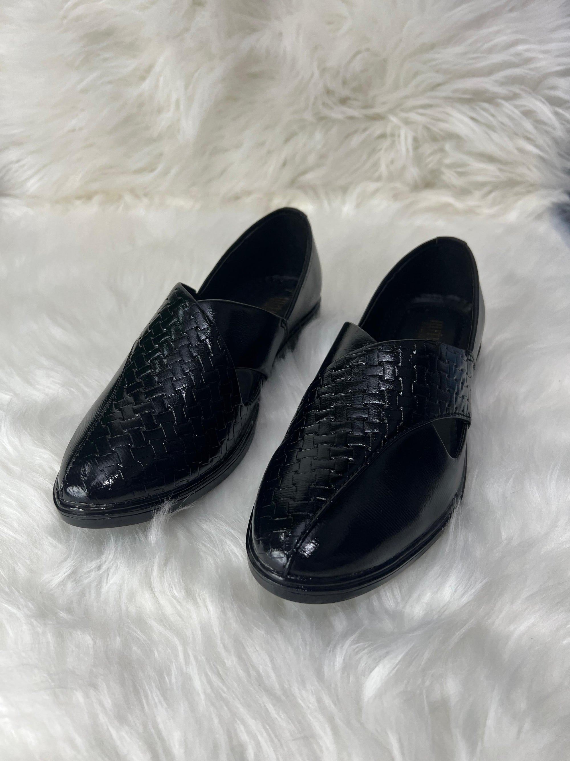 Designed for the streets, rooted in culture. Our Urban Classic sandals combine traditional Peshawari design with modern-day comfort. Pair them with jeans, kurta-pajamas, or your Indo-Western wardrobe. Lightweight, breathable, and crafted for all-day wear – this is where heritage meets hustle.