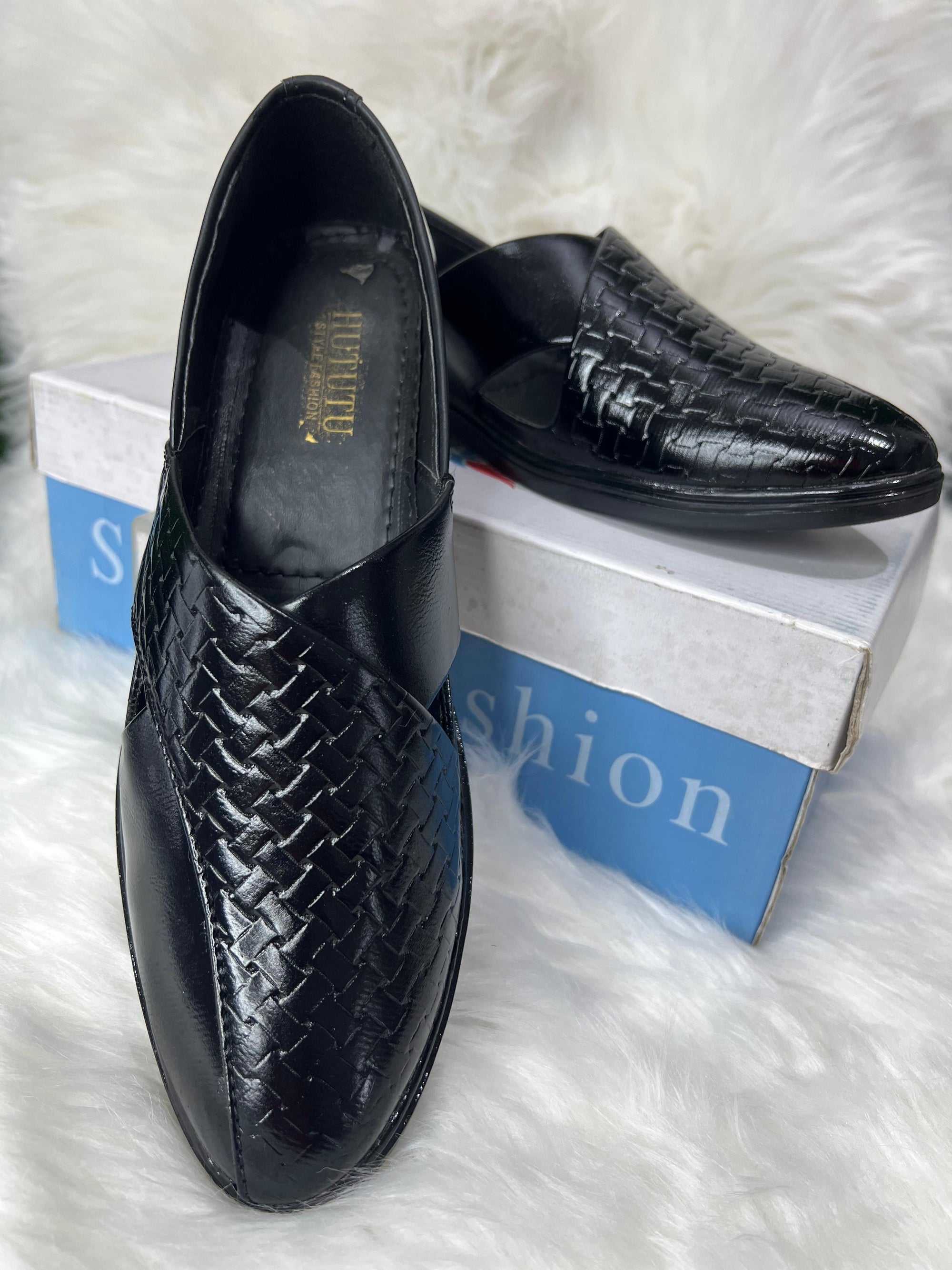 Whether it’s Jummah, wedding season, or just a casual day out — these sandals blend cultural pride with stylish ease