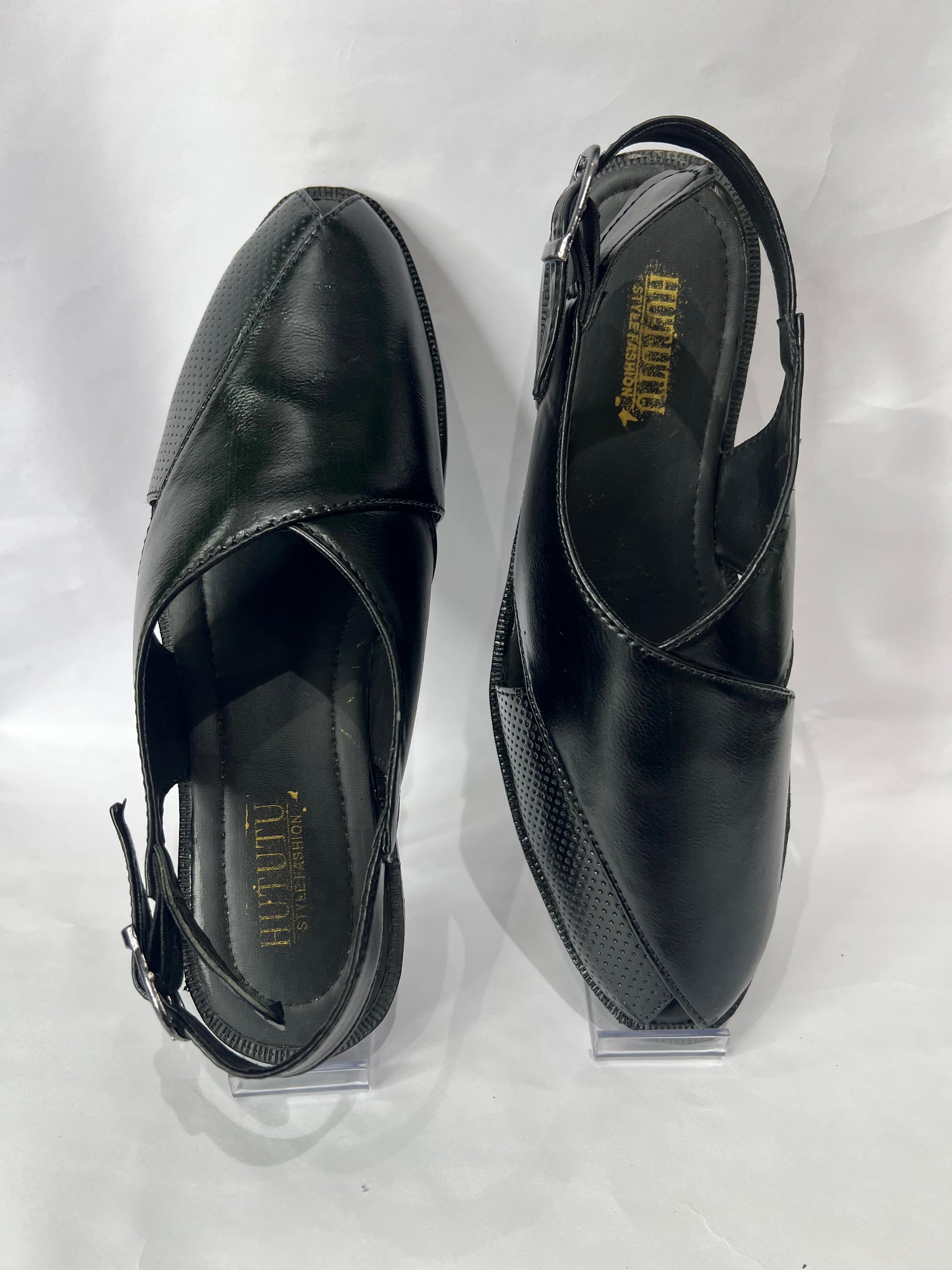 Refined yet rooted in tradition, these men’s Peshawari sandals combine classic design with modern-day functionality. Ideal for formal gatherings, weddings, or everyday wear, these shoes are crafted to leave an impression.