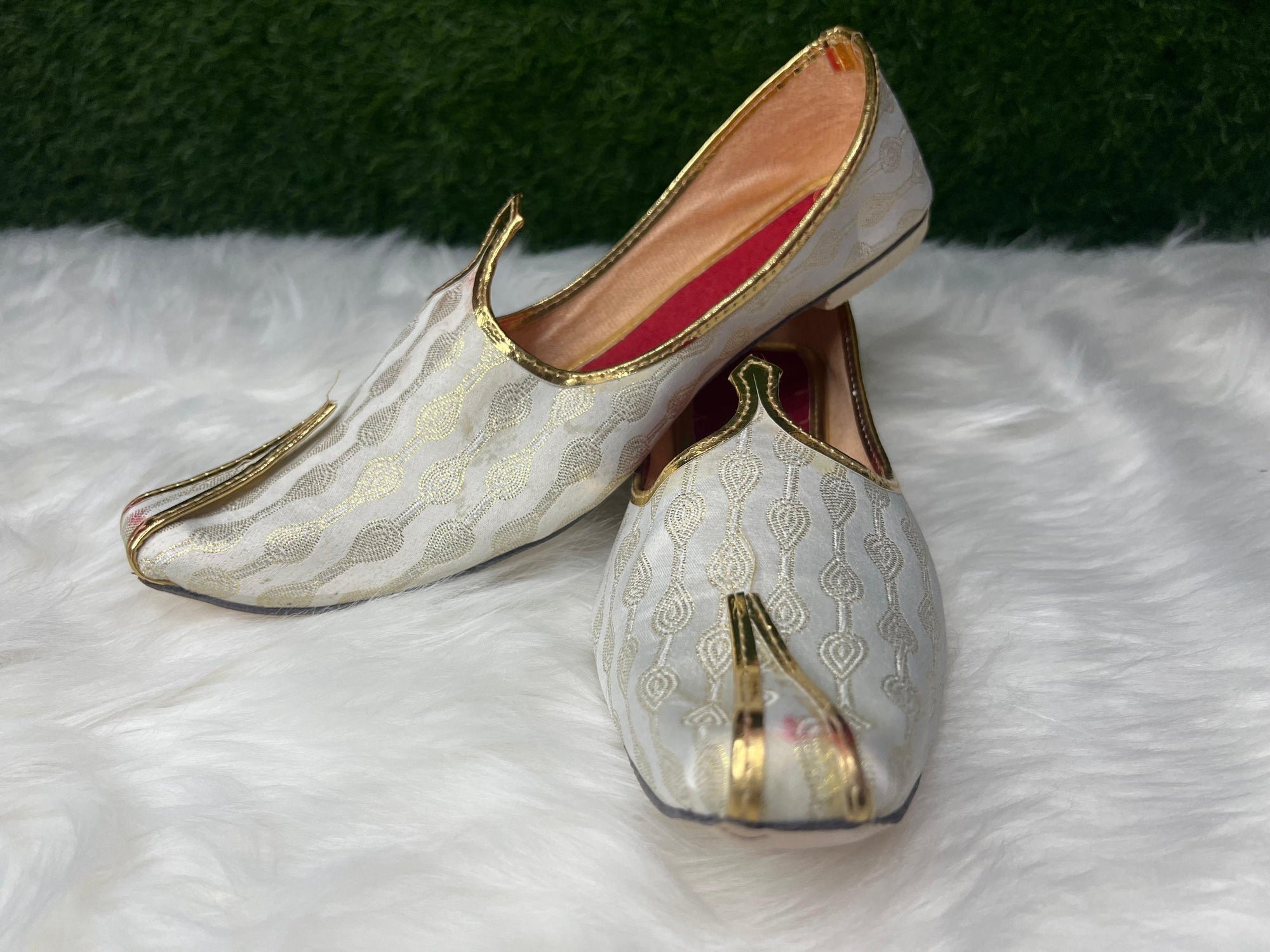 DEEUCO Men’s White & Gold Traditional Sherwani with Nagra Mojari