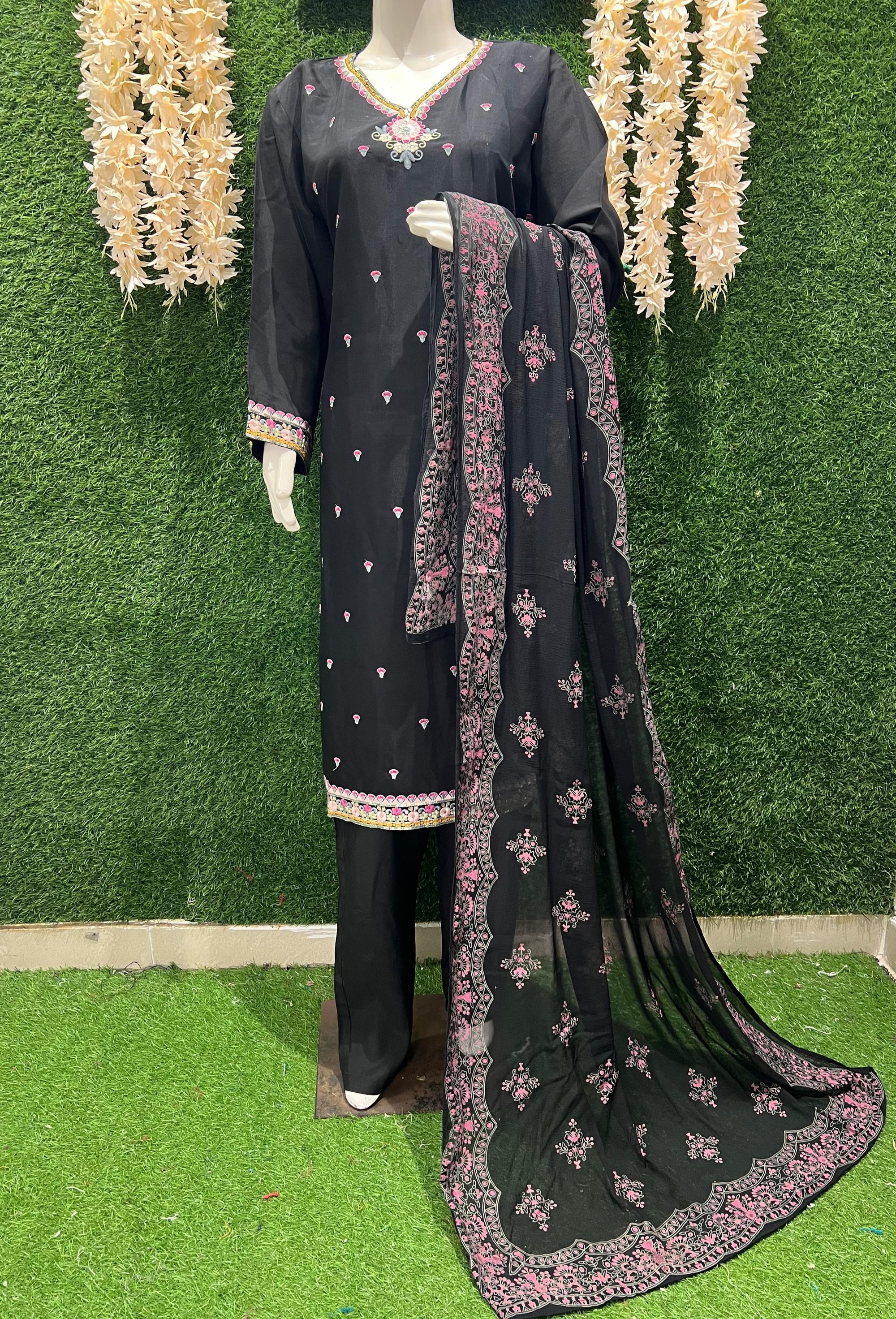 Black Embroidered Pant Suit with Dupatta – Elegant Festive & Party Wear