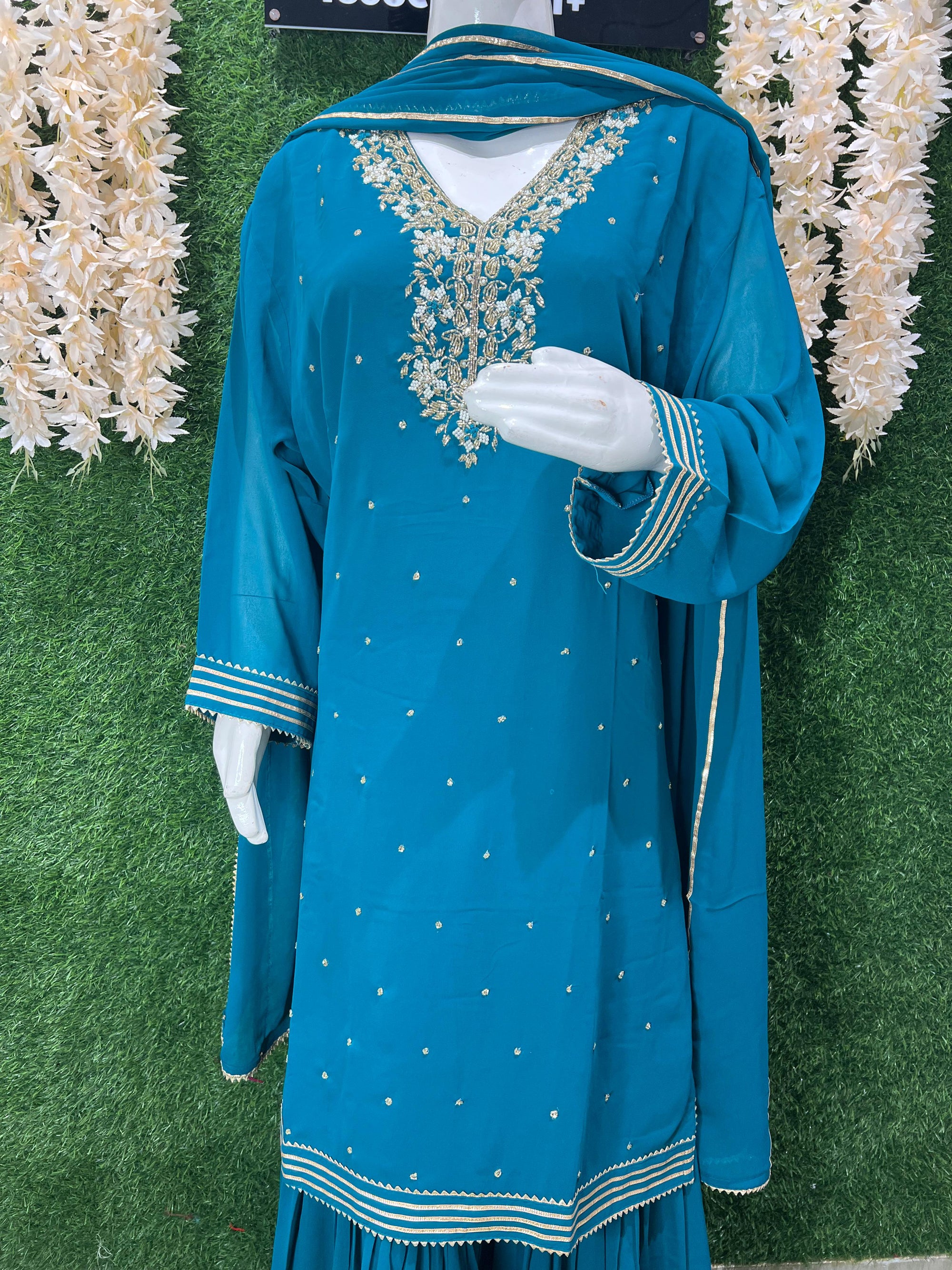Exquisite Hand-Embroidered Gharara Ensemble with Dupatta – Festive & Occasion Wear