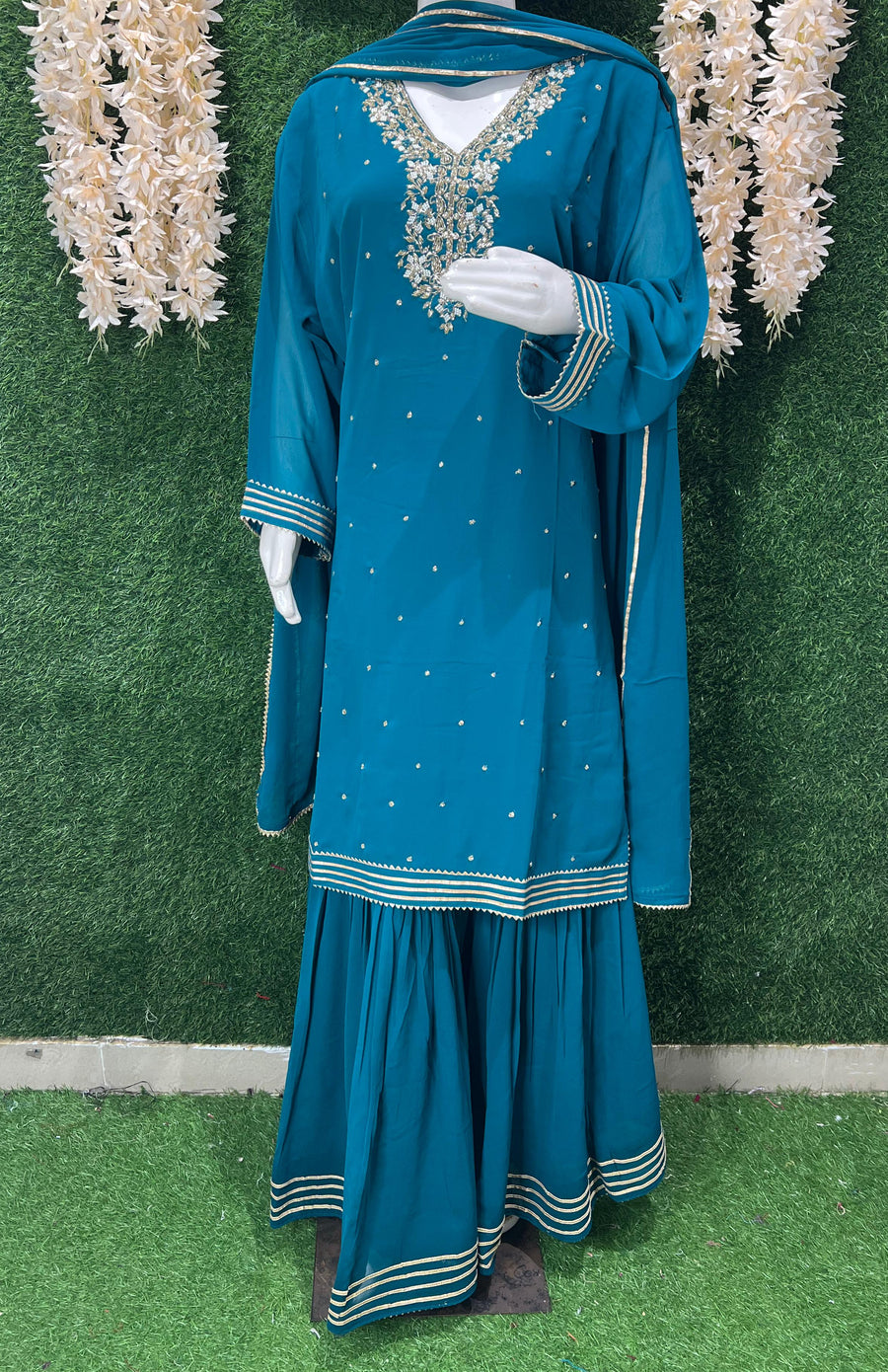 Exquisite Hand-Embroidered Gharara Ensemble with Dupatta – Festive & Occasion Wear