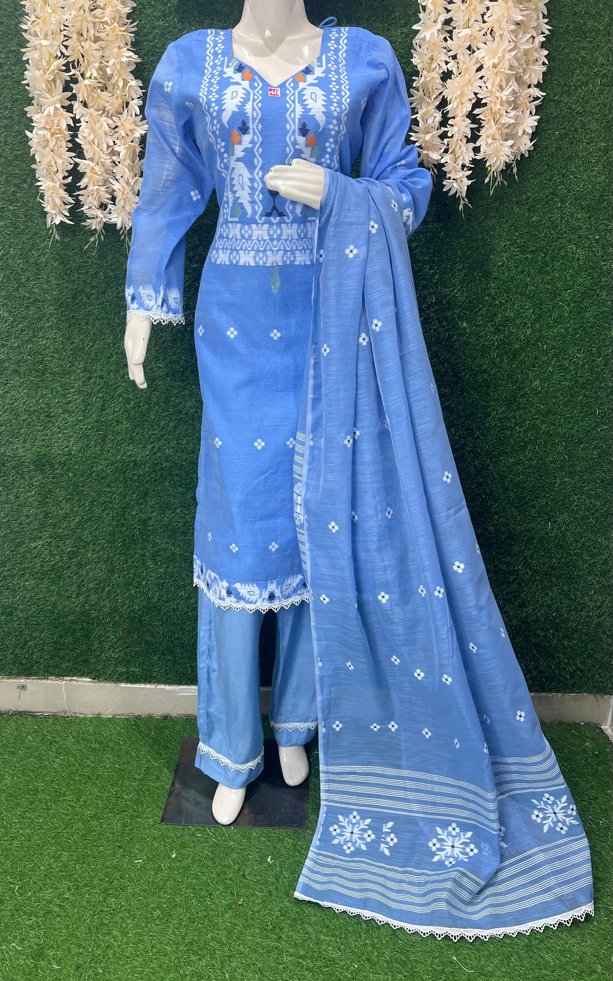 Handwoven Jamdani Kurta Set with Lace Detailing
