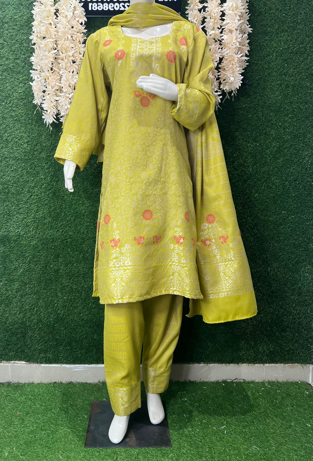 Pashmina Banarasi Weaving Suit Set with Fine Traditional Detailing