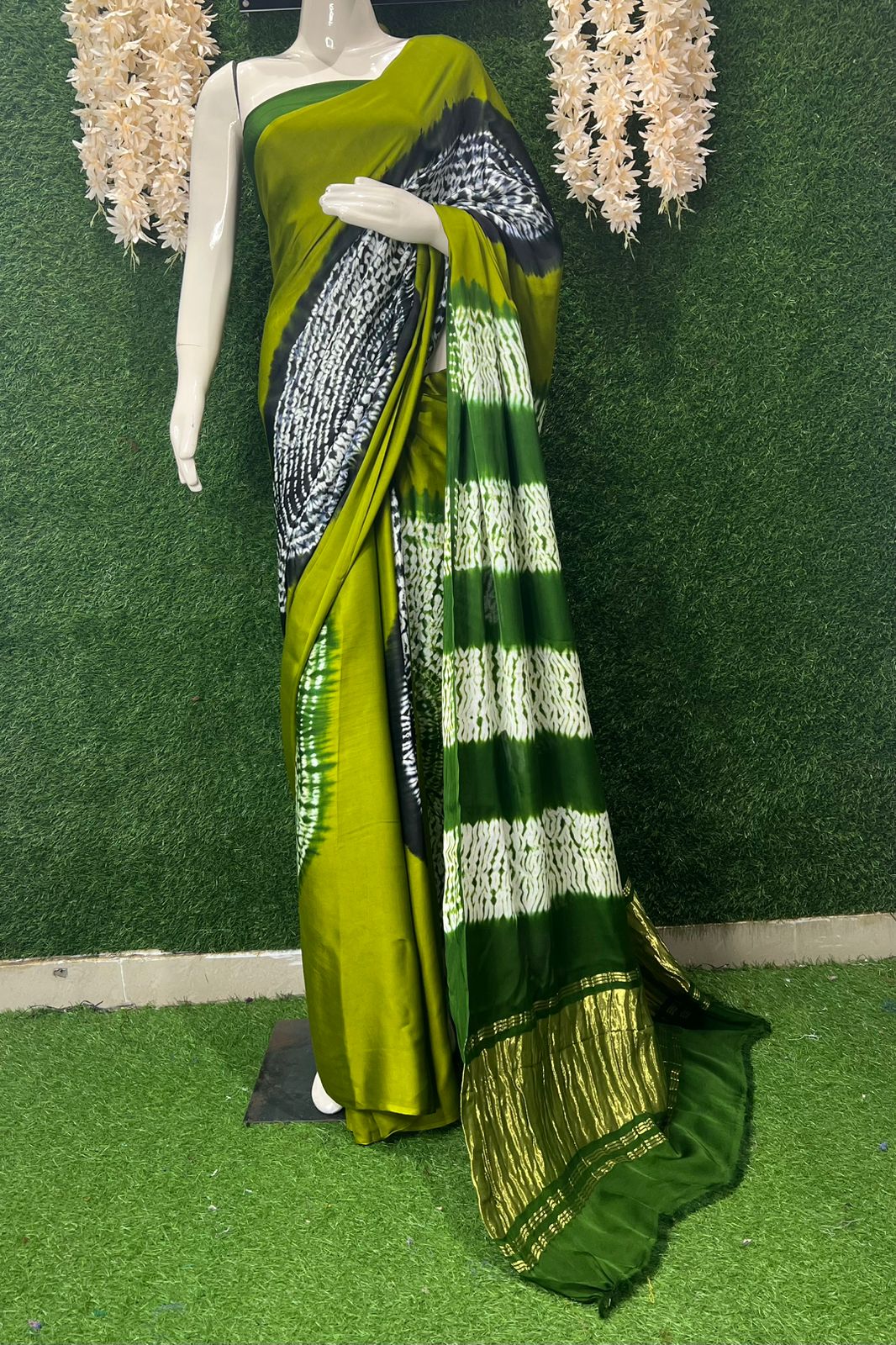 Hand-Dyed Shibori Saree with Lagdi Patta Pallu