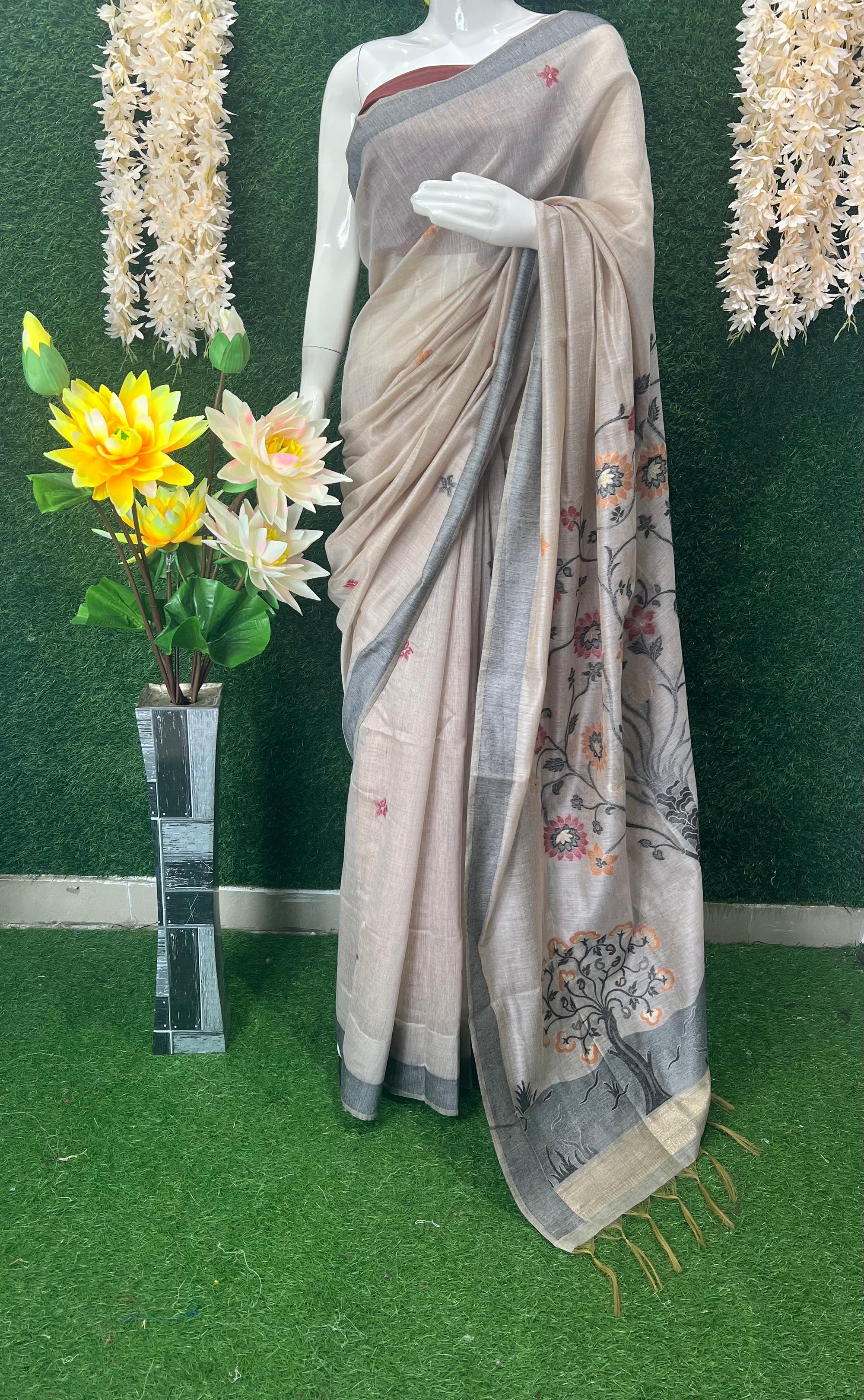 Meghnna Tussar Designer Saree with Floral Prints