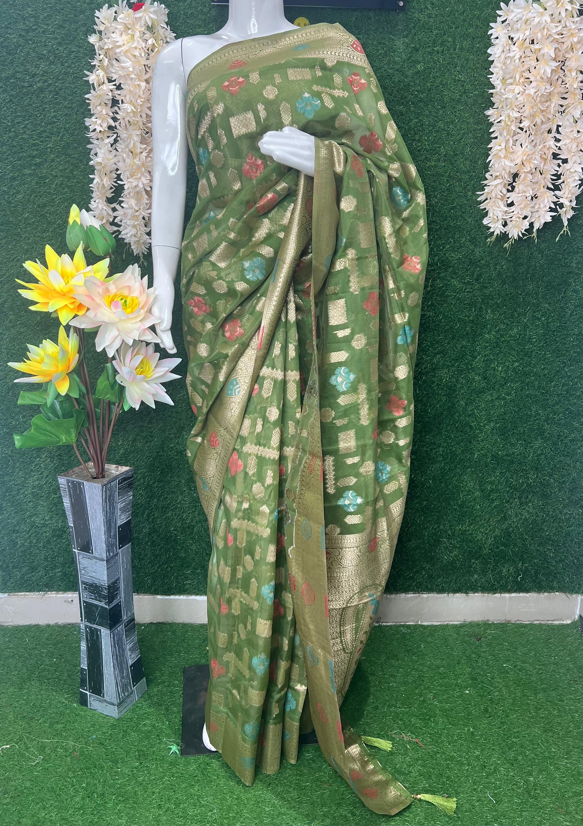 Banarasi Zari Woven Saree with Traditional Motifs