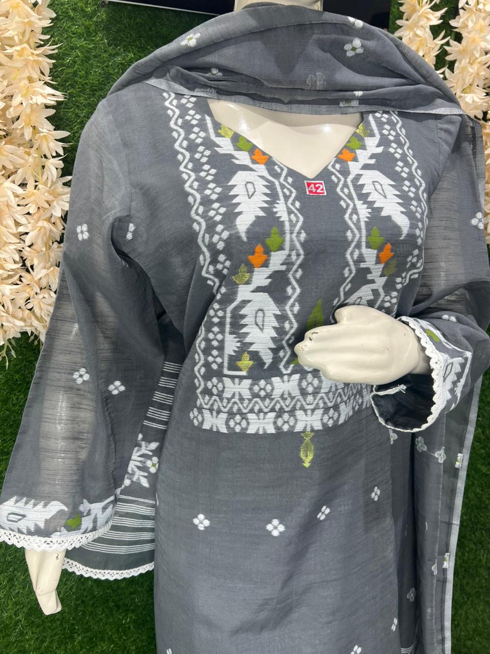 Handwoven Jamdani Kurta Set with Lace Detailing