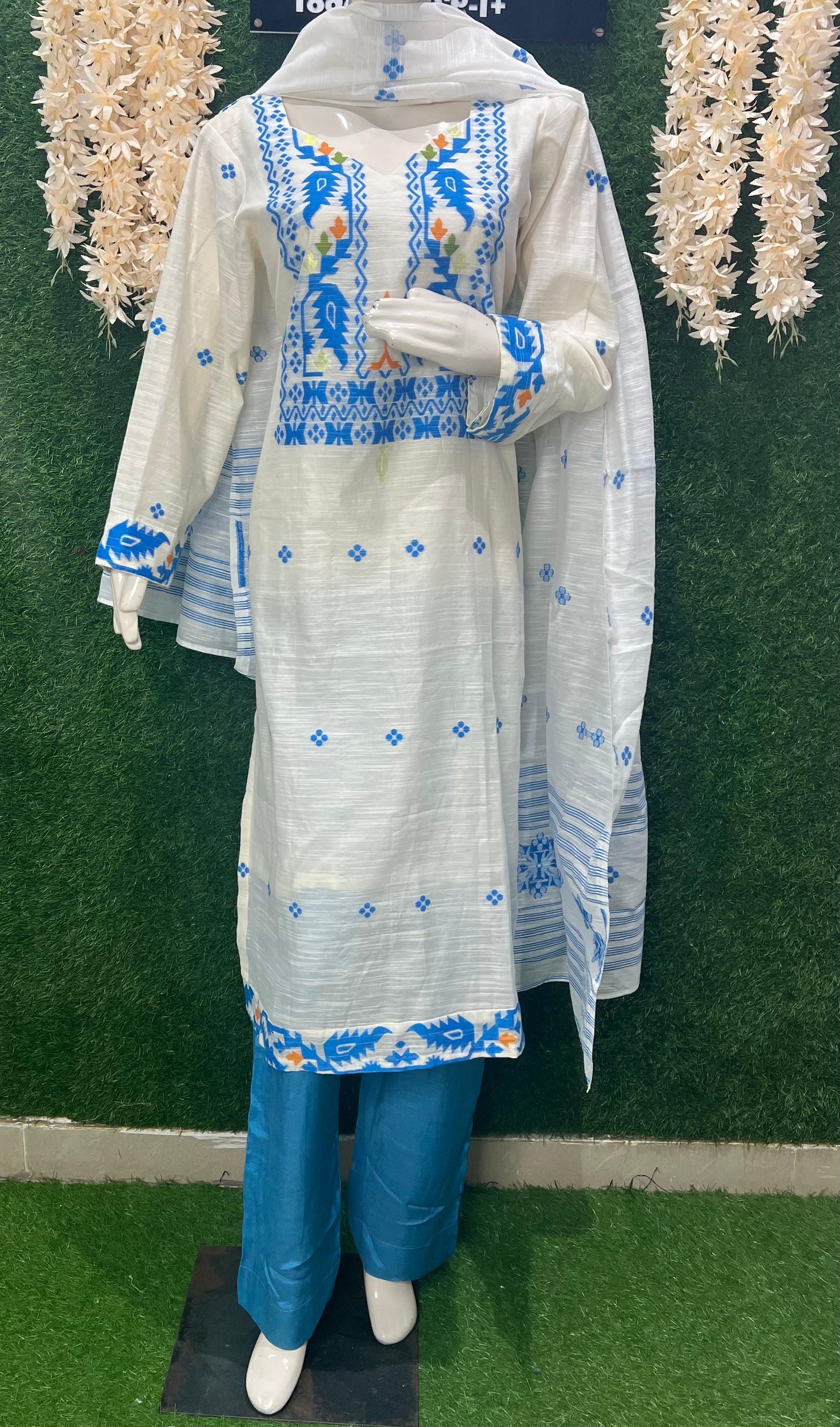 Handwoven Jamdani Kurta Set with Lace Detailing