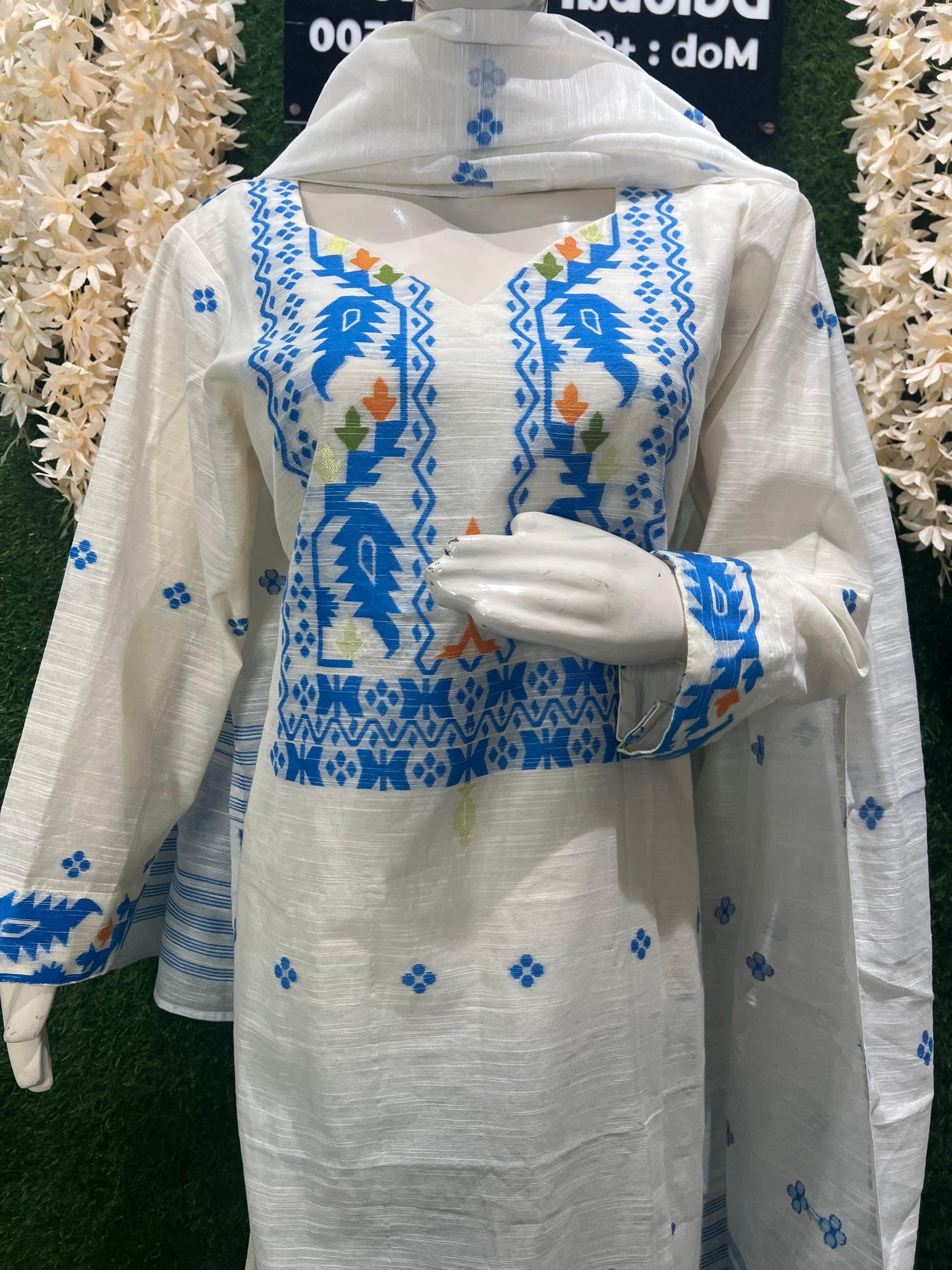 Handwoven Jamdani Kurta Set with Lace Detailing