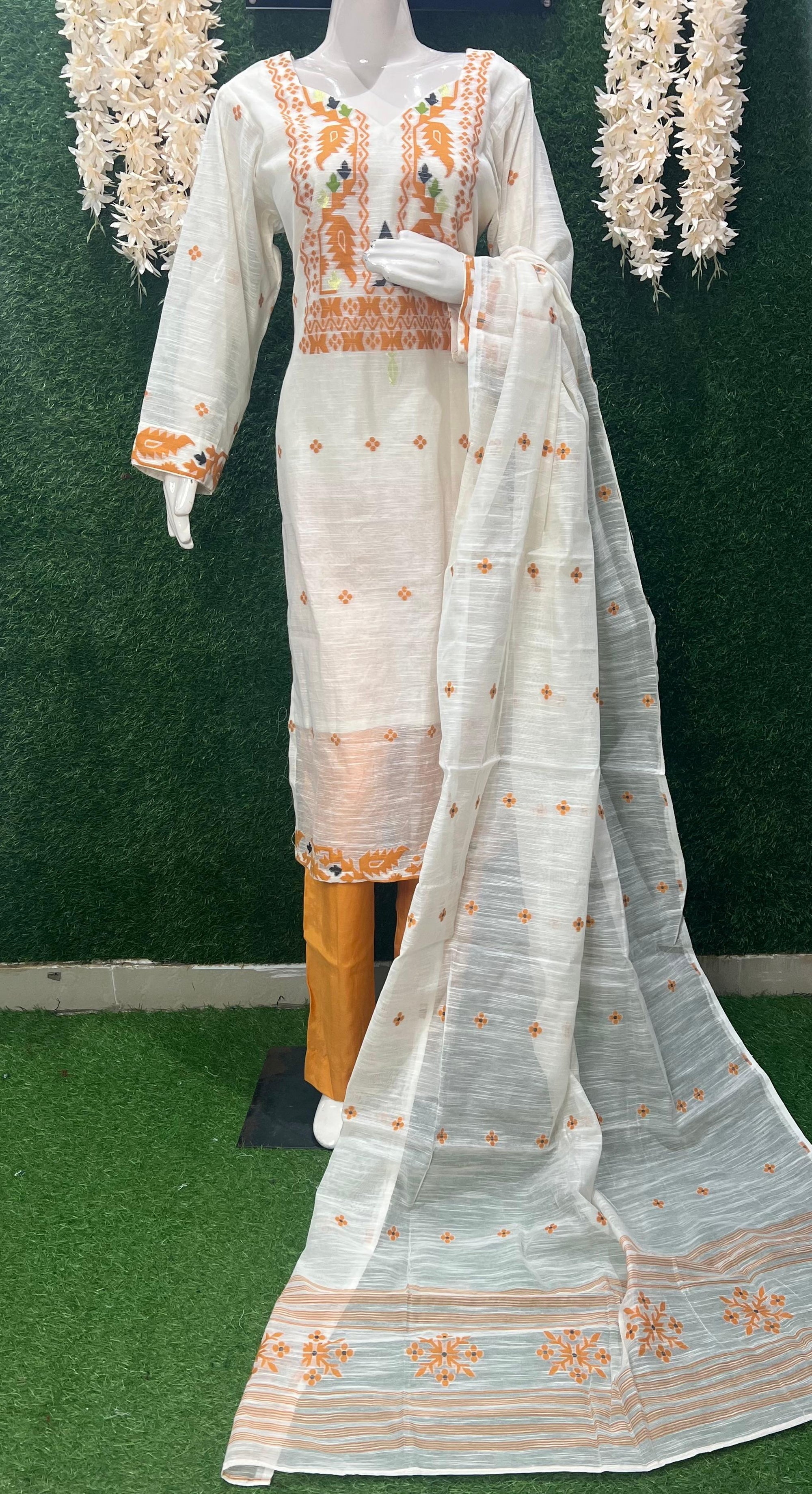 Handwoven Jamdani Kurta Set with Lace Detailing