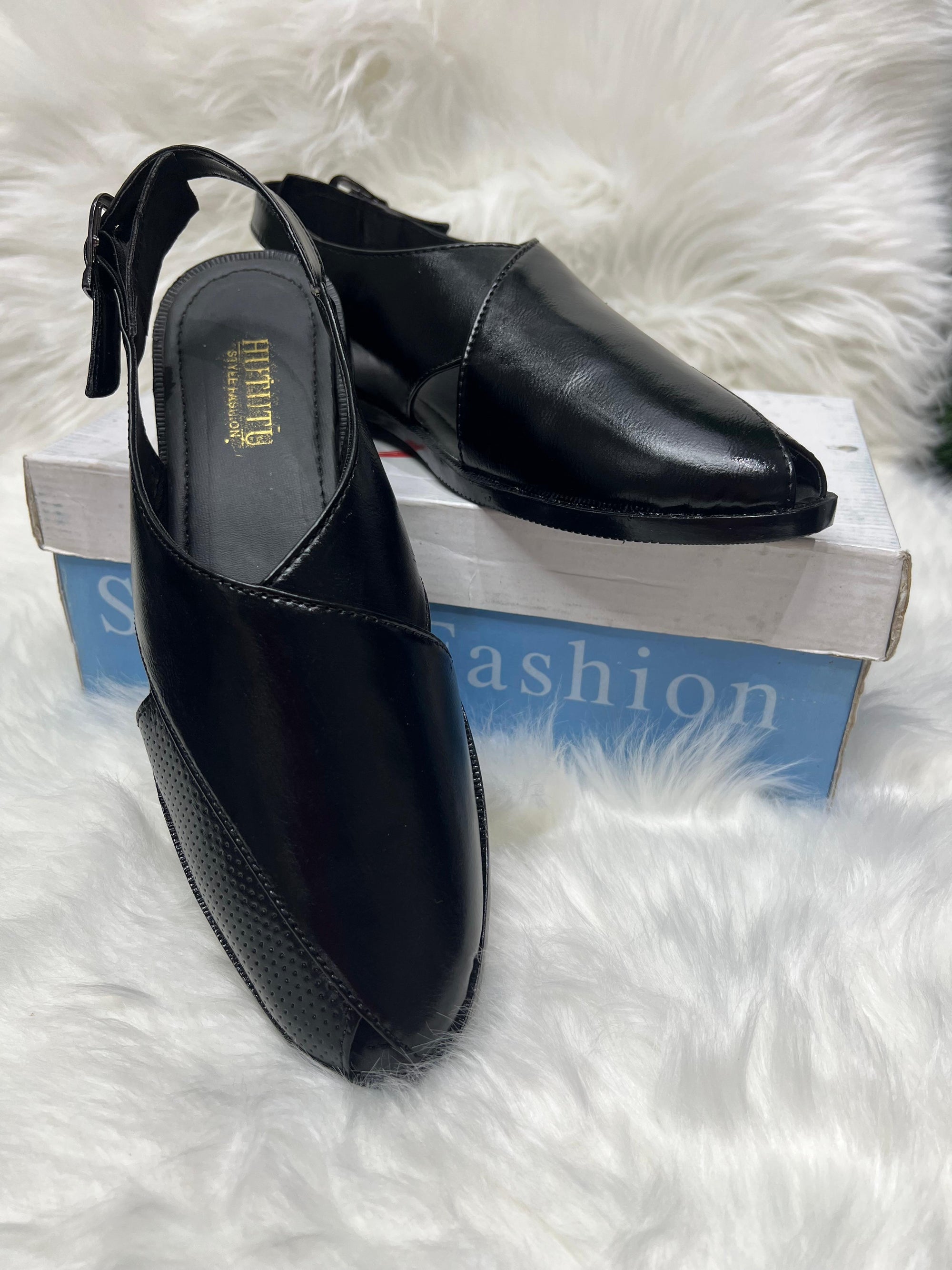 Our handcrafted Peshawari sandals are the perfect blend of traditional artistry and everyday comfort. Designed for festive occasions, weddings, or casual ethnic style – these sandals are a must-have in every modern wardrobe.