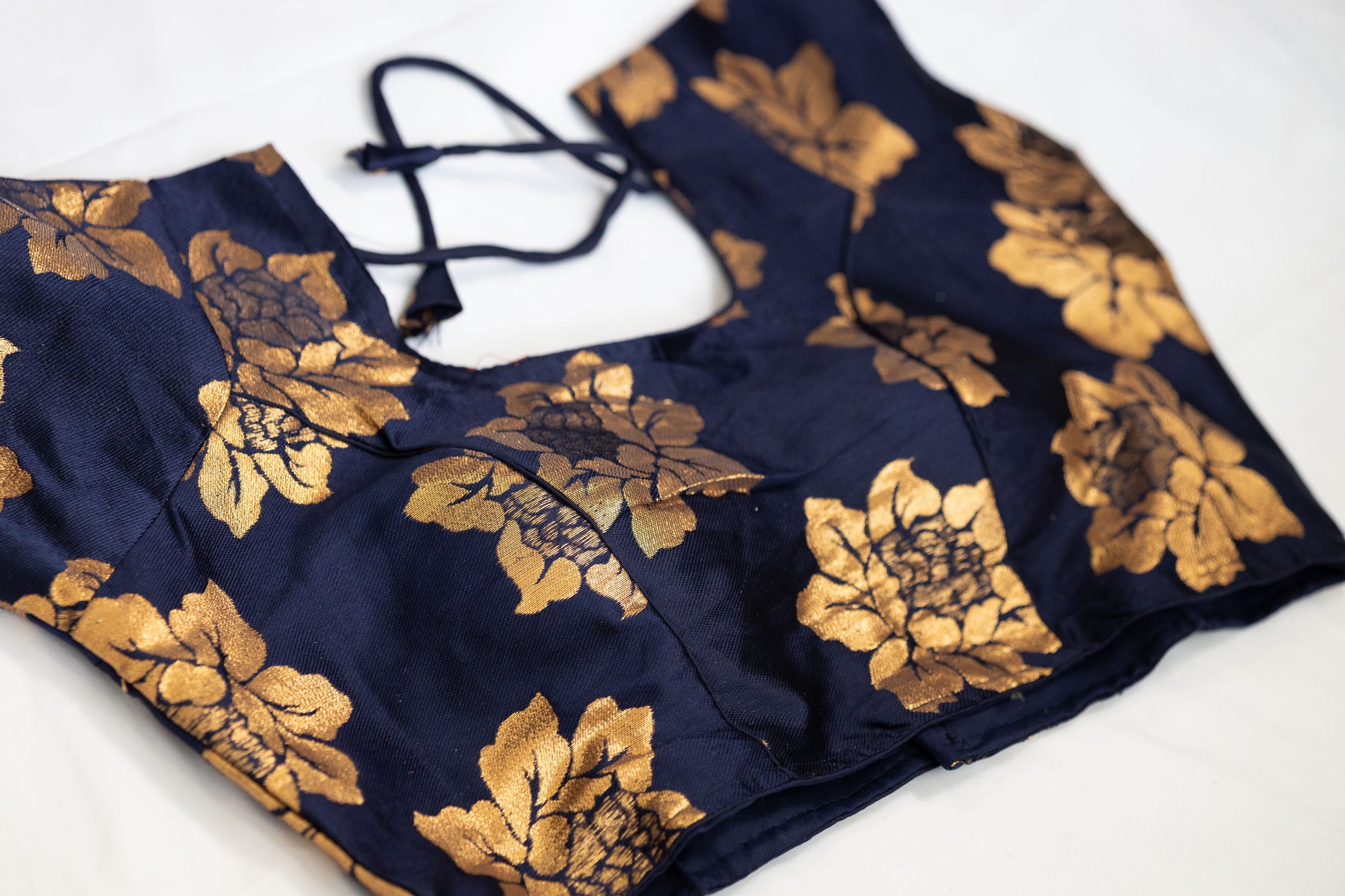 Naruna silk short-sleeved blouse