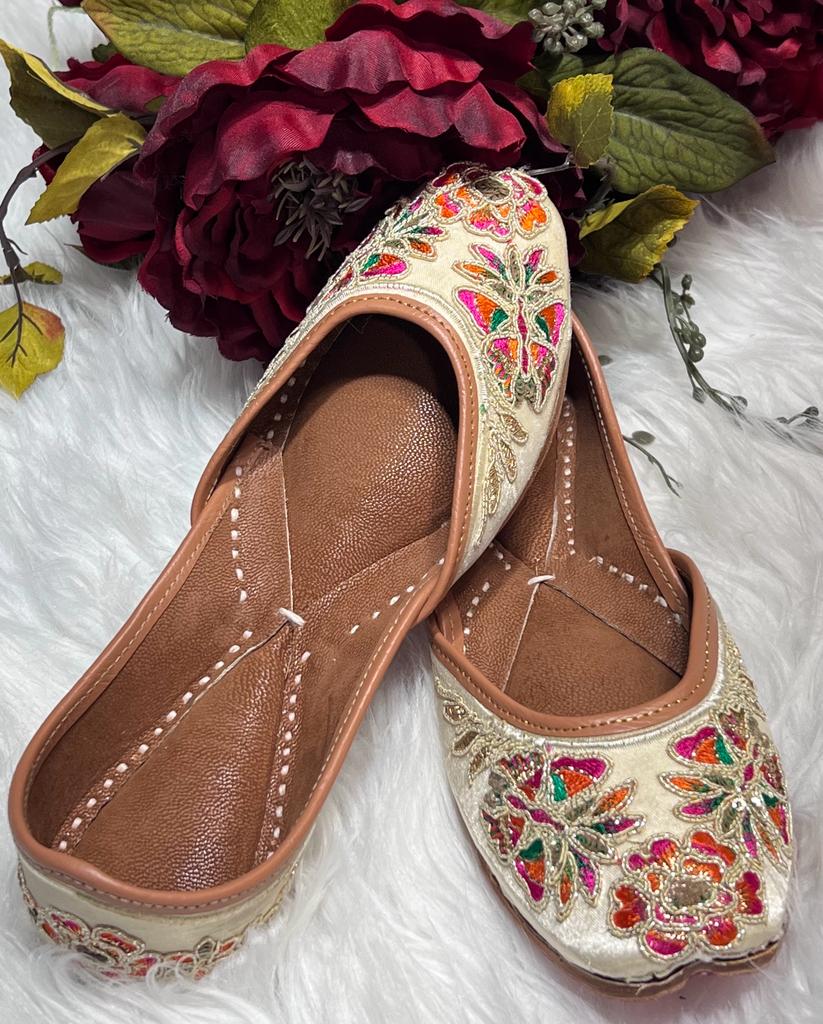 Creme brulee flower jutti