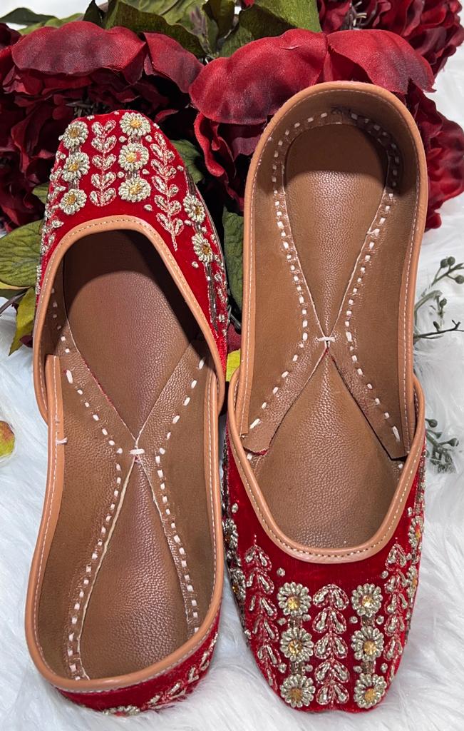 Cardinal red & golden jutti & clutch combo